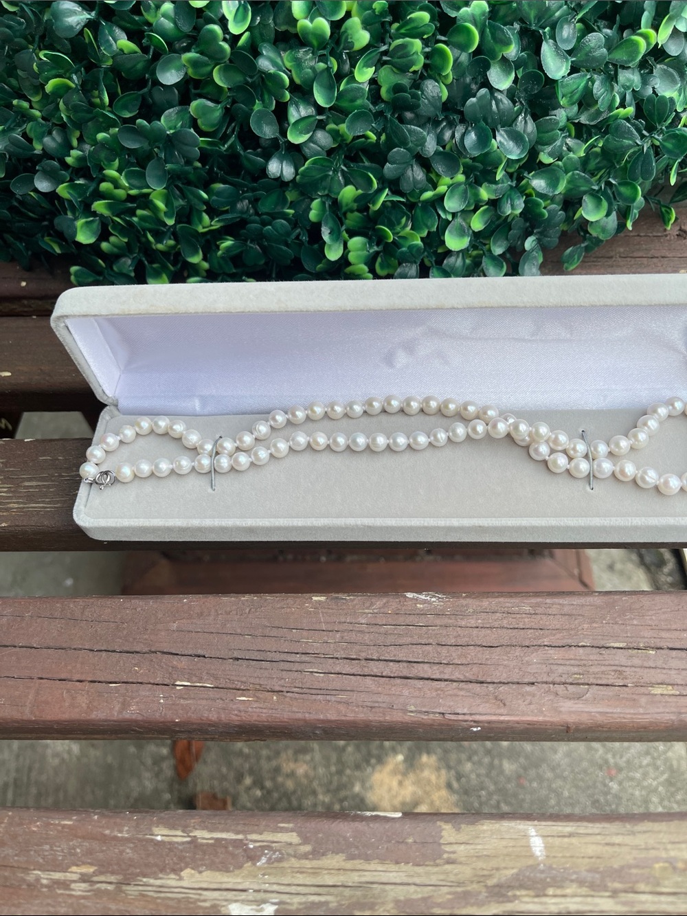 Classic White Pearl Necklace - Elegant Women's Accessory